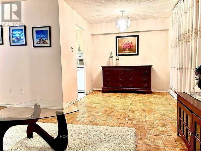 1004 - 2721 VICTORIA PARK AVENUE Image 3