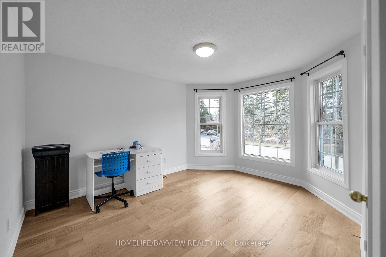 565 SHEPPARD AVENUE Image 24