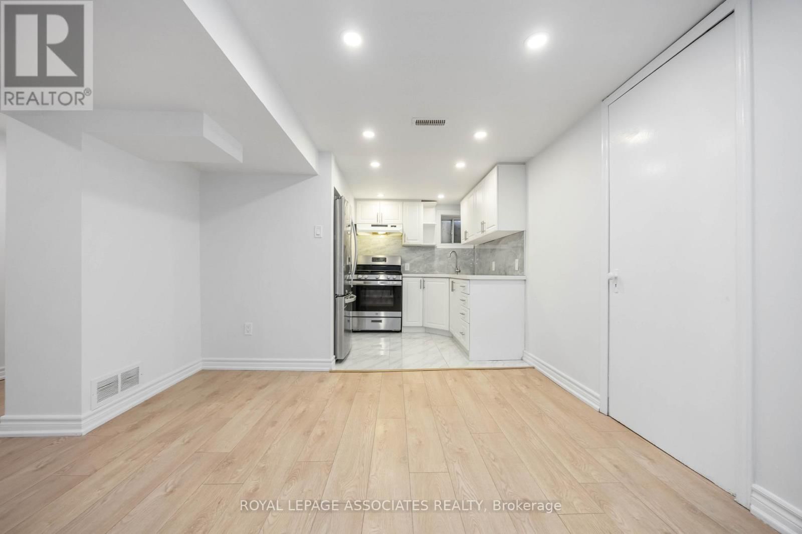 BSMT - 90 BELLAMY ROAD SOUTH Image 17