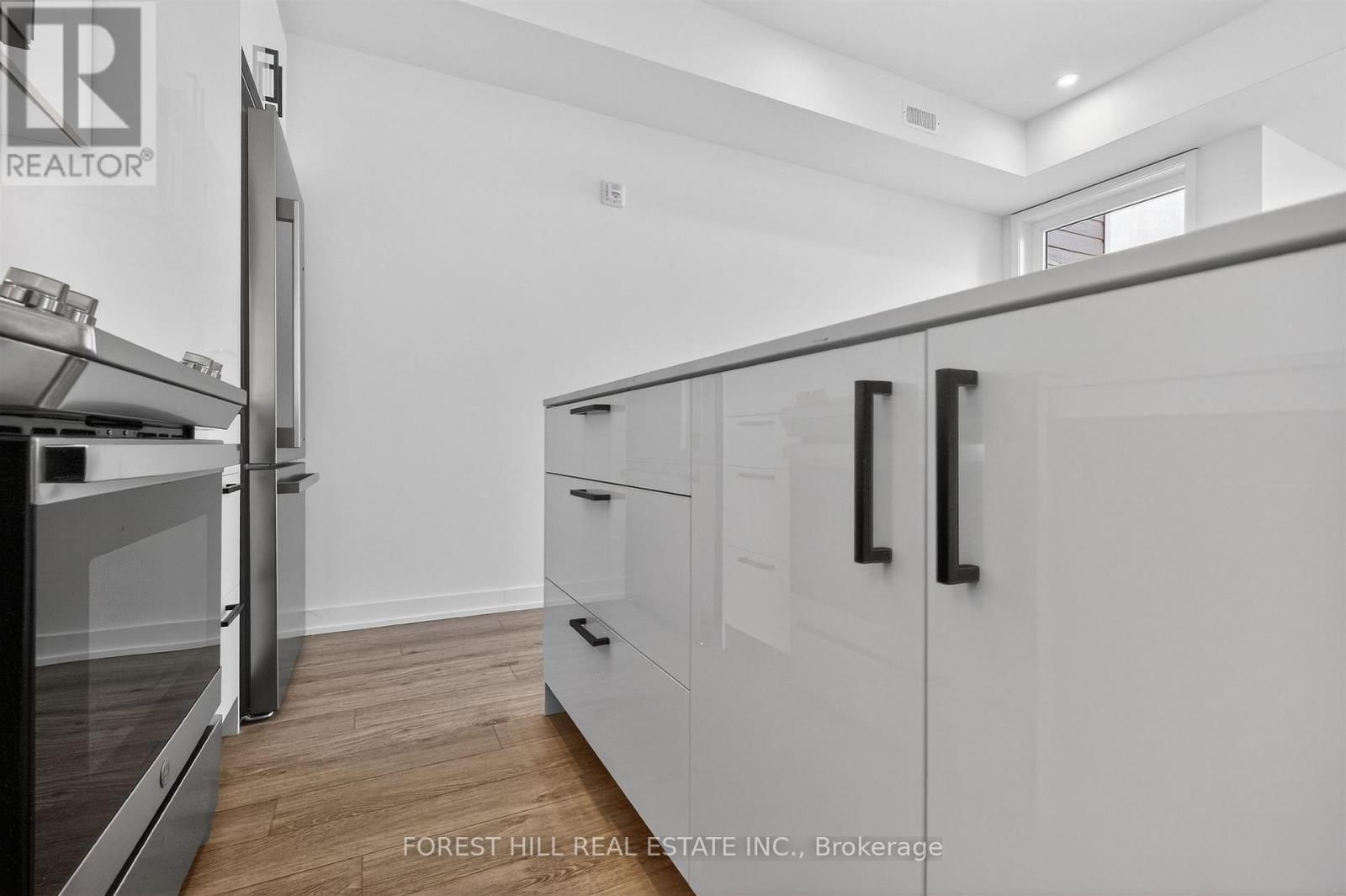 30 - 35 BIRCHCLIFF AVENUE Image 12