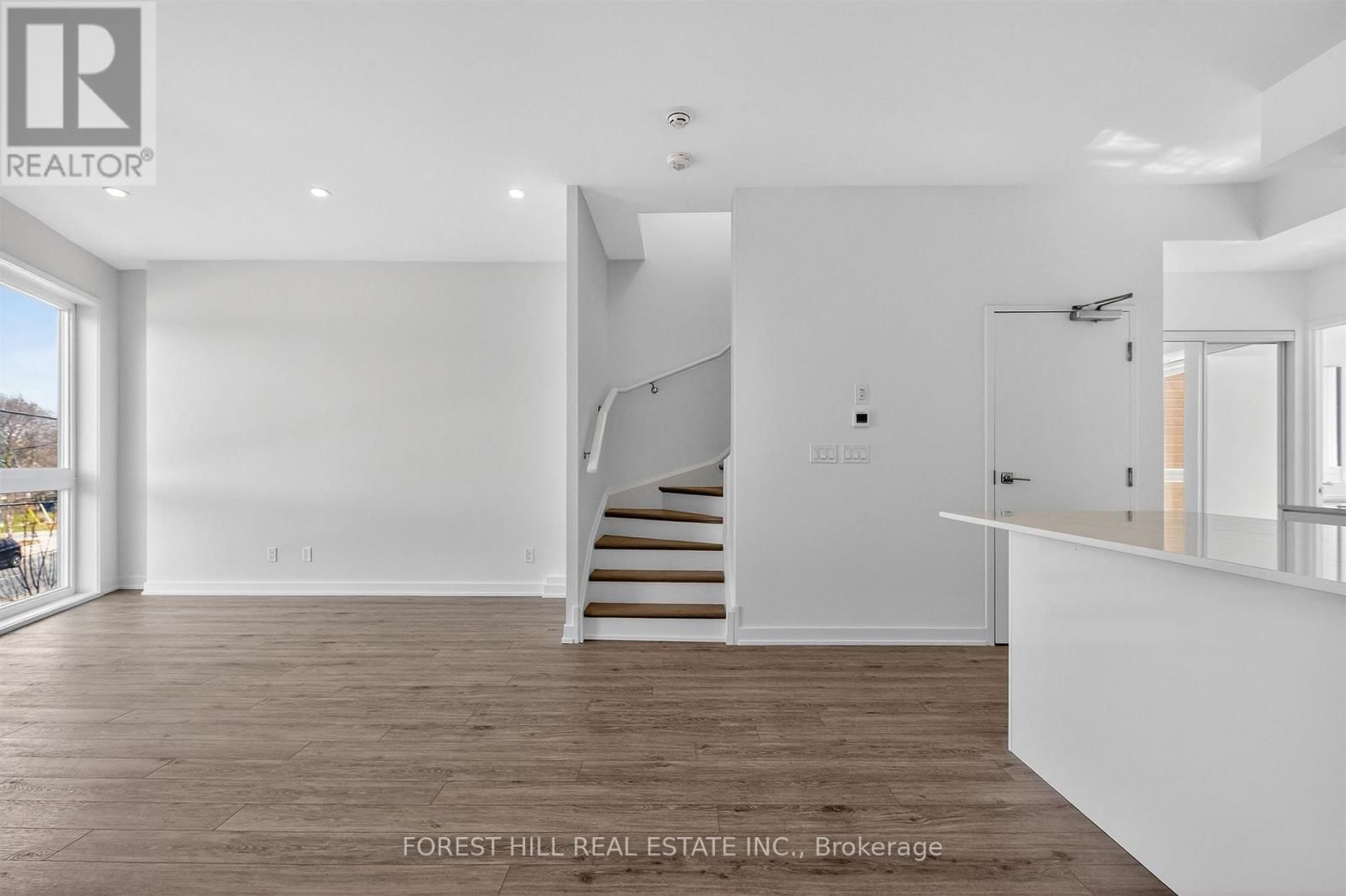 30 - 35 BIRCHCLIFF AVENUE Image 16