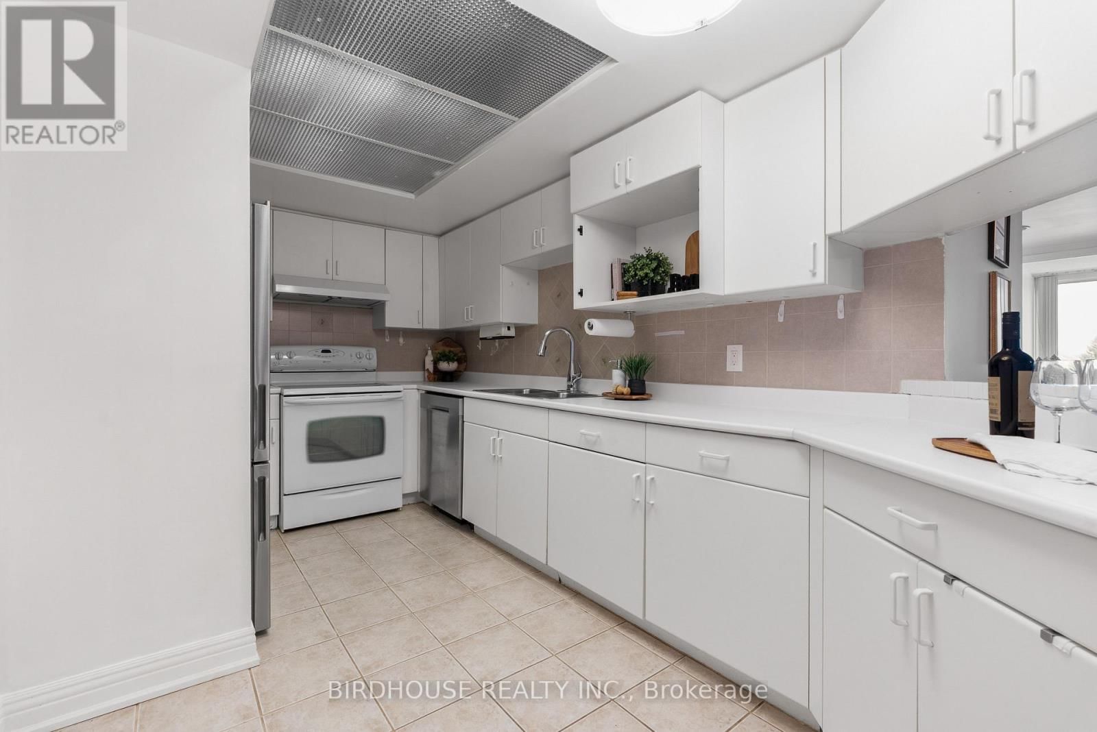 311 - 45 CUMBERLAND LANE Image 15