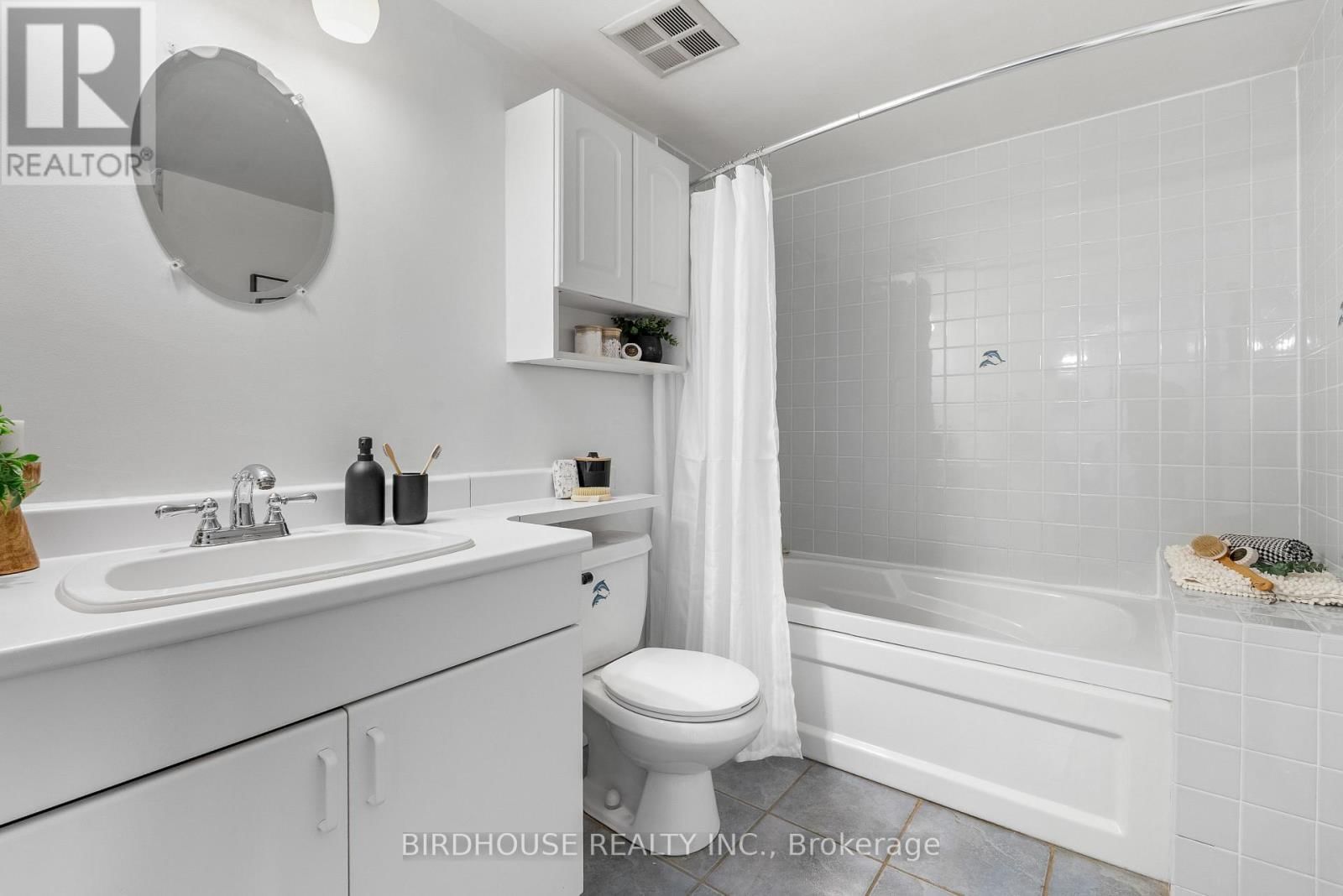 311 - 45 CUMBERLAND LANE Image 18