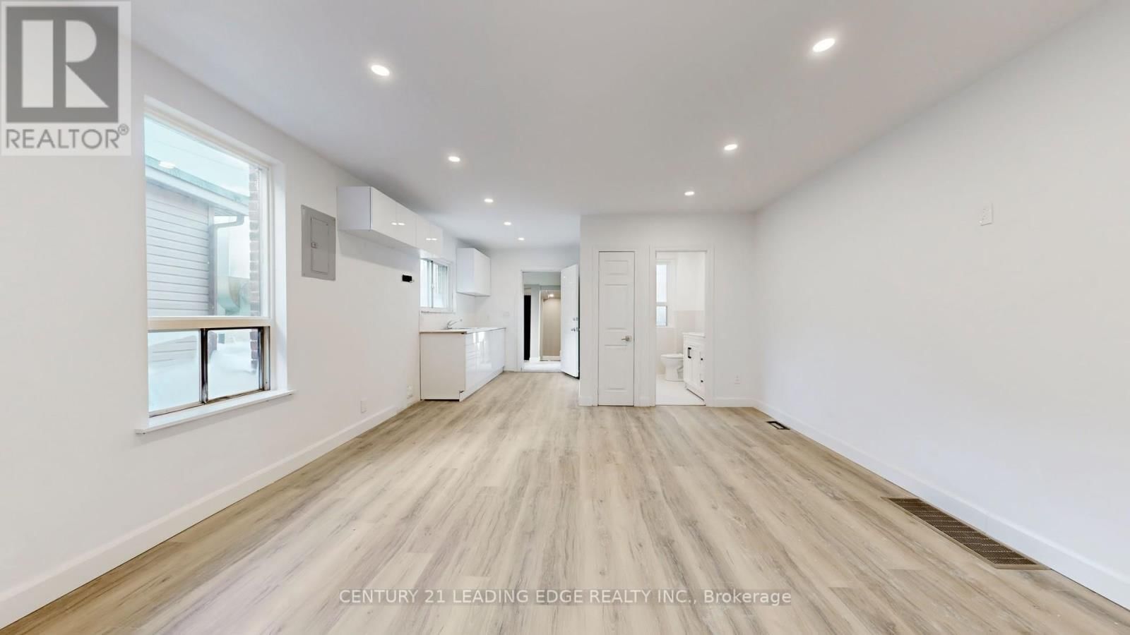 1048 GERRARD STREET EAST Image 17