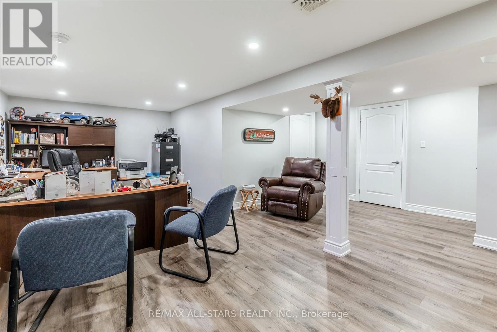 872 LAW STREET Image 31