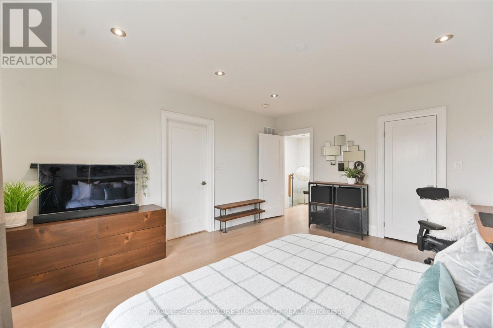 69 HOLMSTEAD AVENUE Image 30