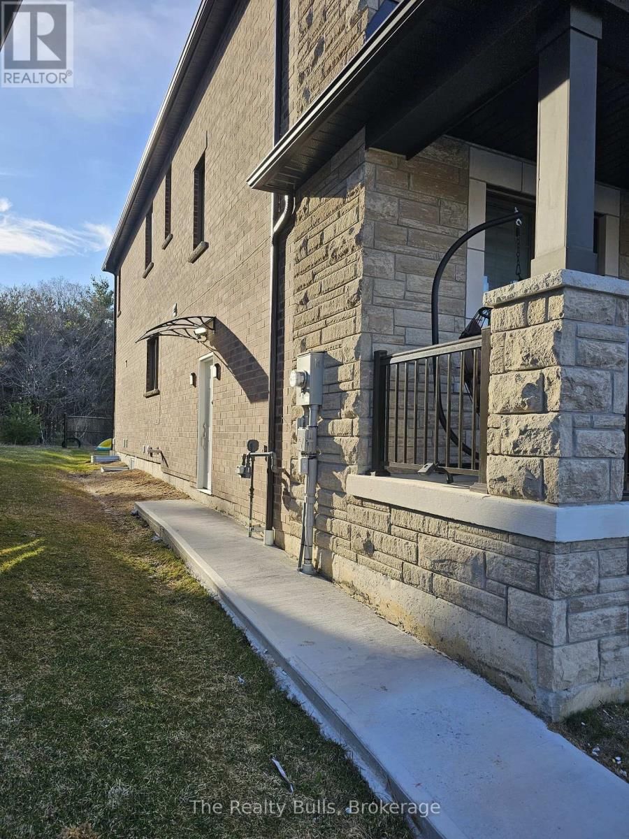 Basement - 1869 NARCISSUS GARDENS Image 19