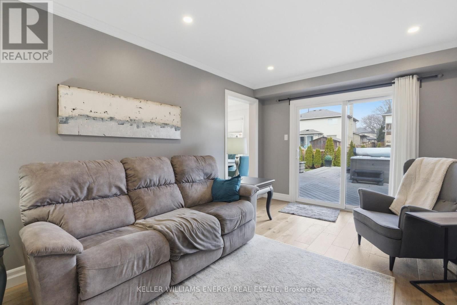 34 LUMSDEN CRESCENT Image 17