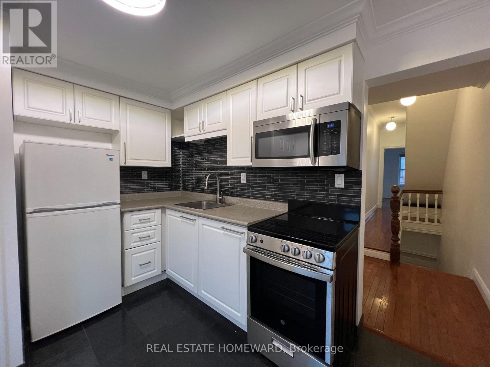 Upper - 220 PAPE AVENUE Image 18