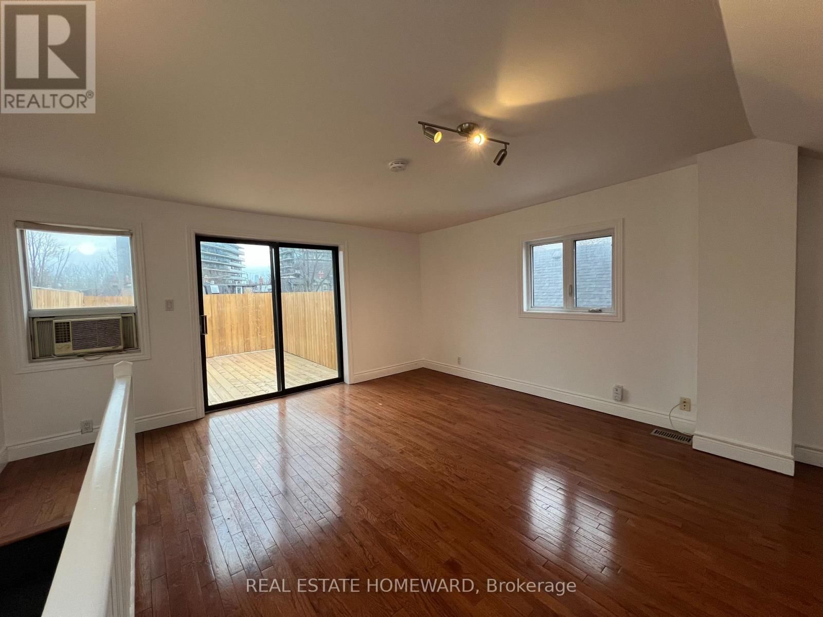 Upper - 220 PAPE AVENUE Image 2