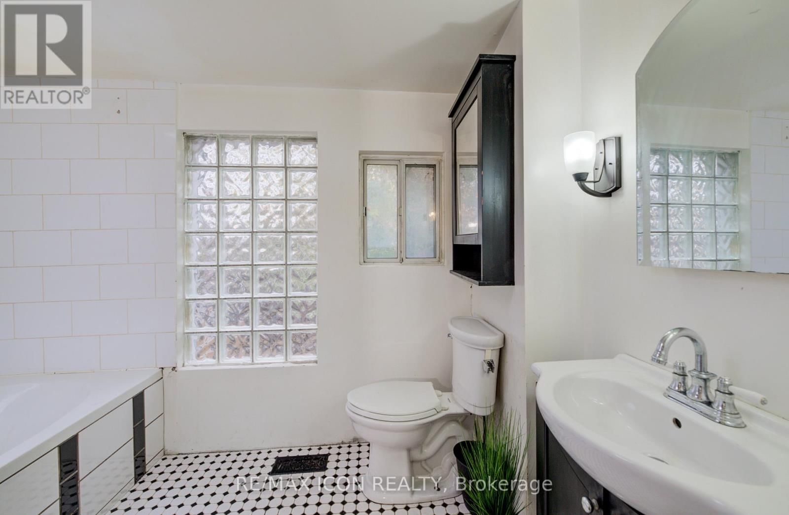 898 EASTERN AVENUE Image 21