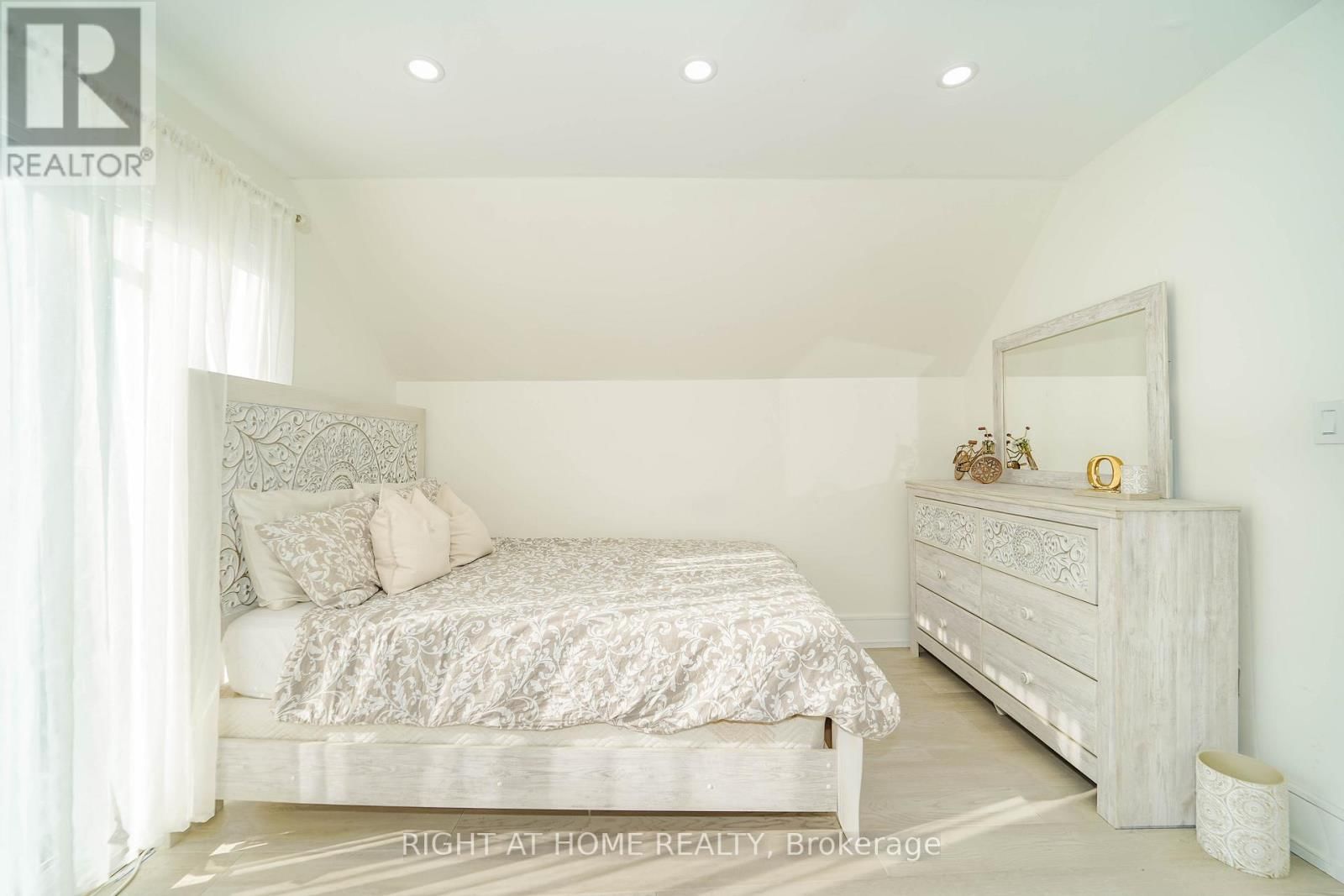 174 AYLESWORTH AVENUE Image 23