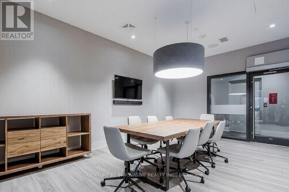 715 - 286 MAIN STREET Image 16