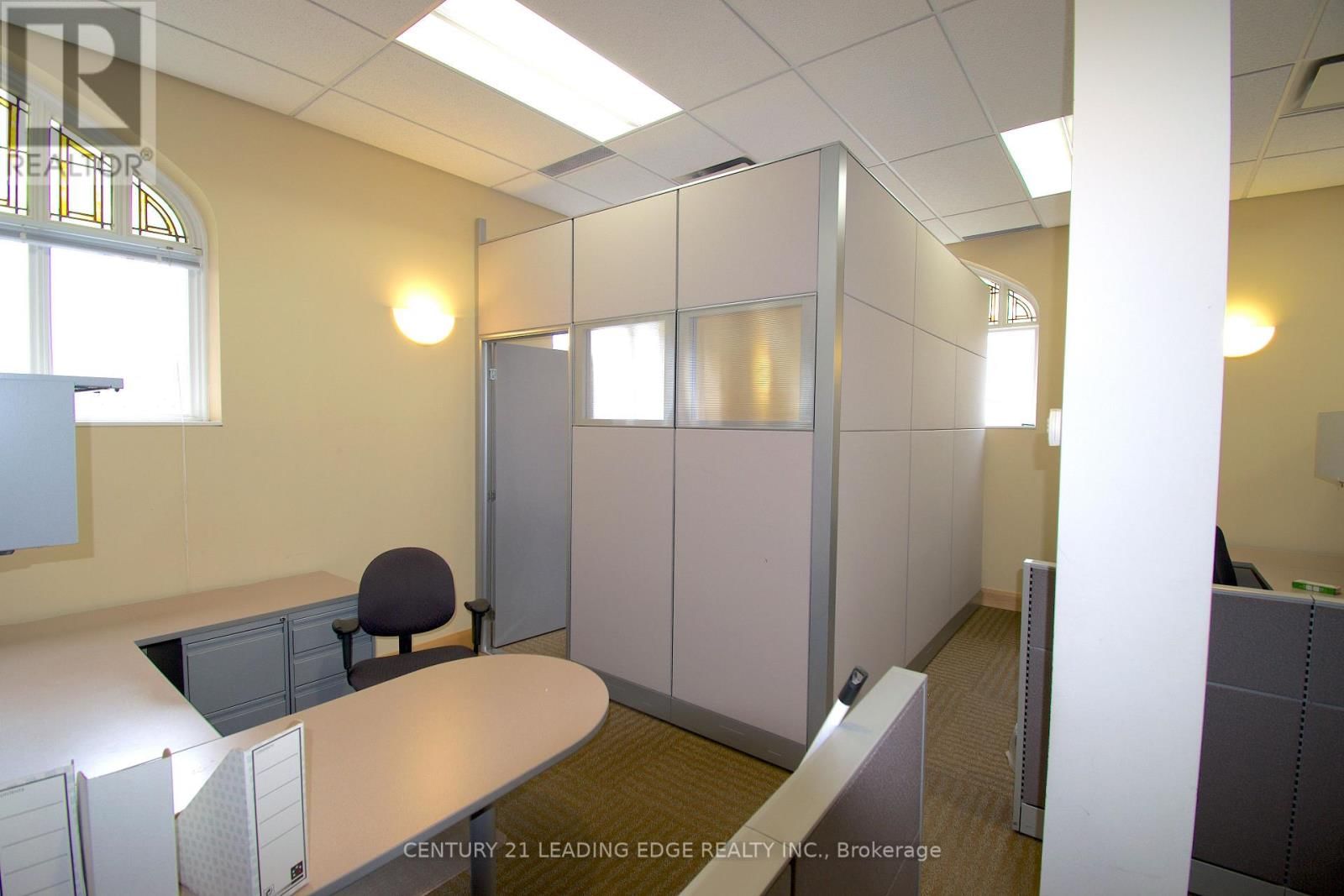 2550 DANFORTH AVENUE Image 14