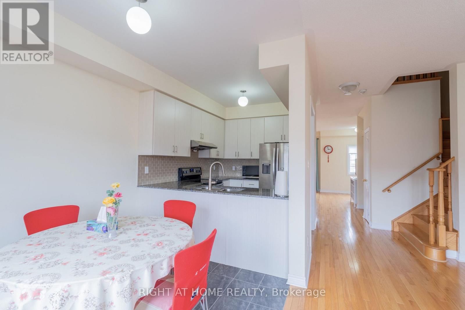 1518 SHEPWAY MEWS Image 12