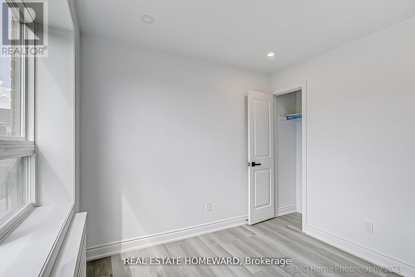 4 - 419 WOODBINE AVENUE Image 17