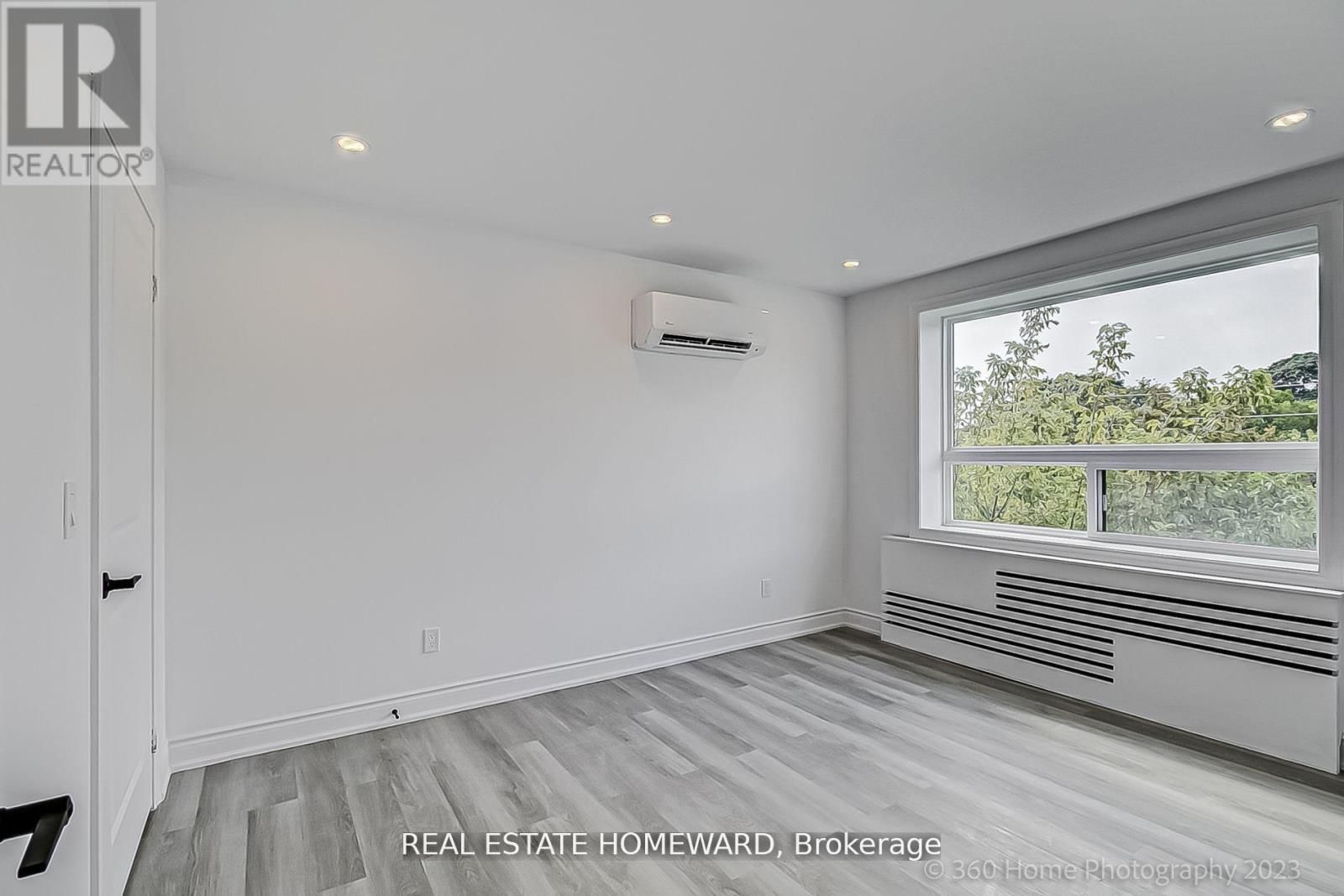 4 - 419 WOODBINE AVENUE Image 18