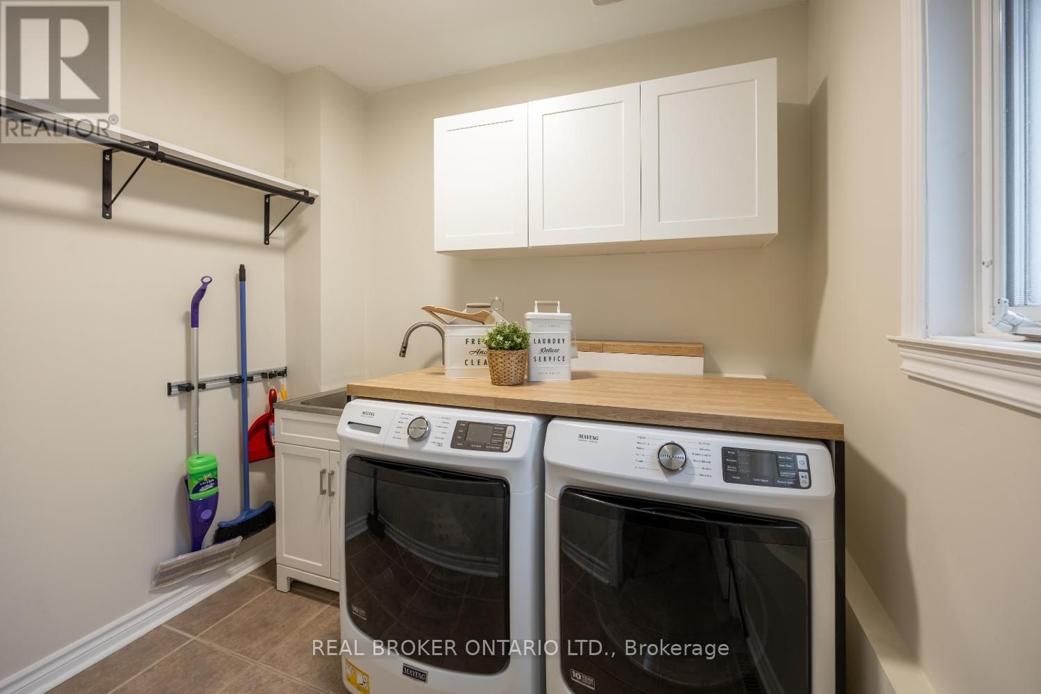 125 HUTTON PLACE Image 19