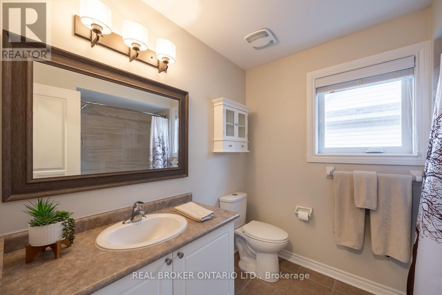 125 HUTTON PLACE Image 33