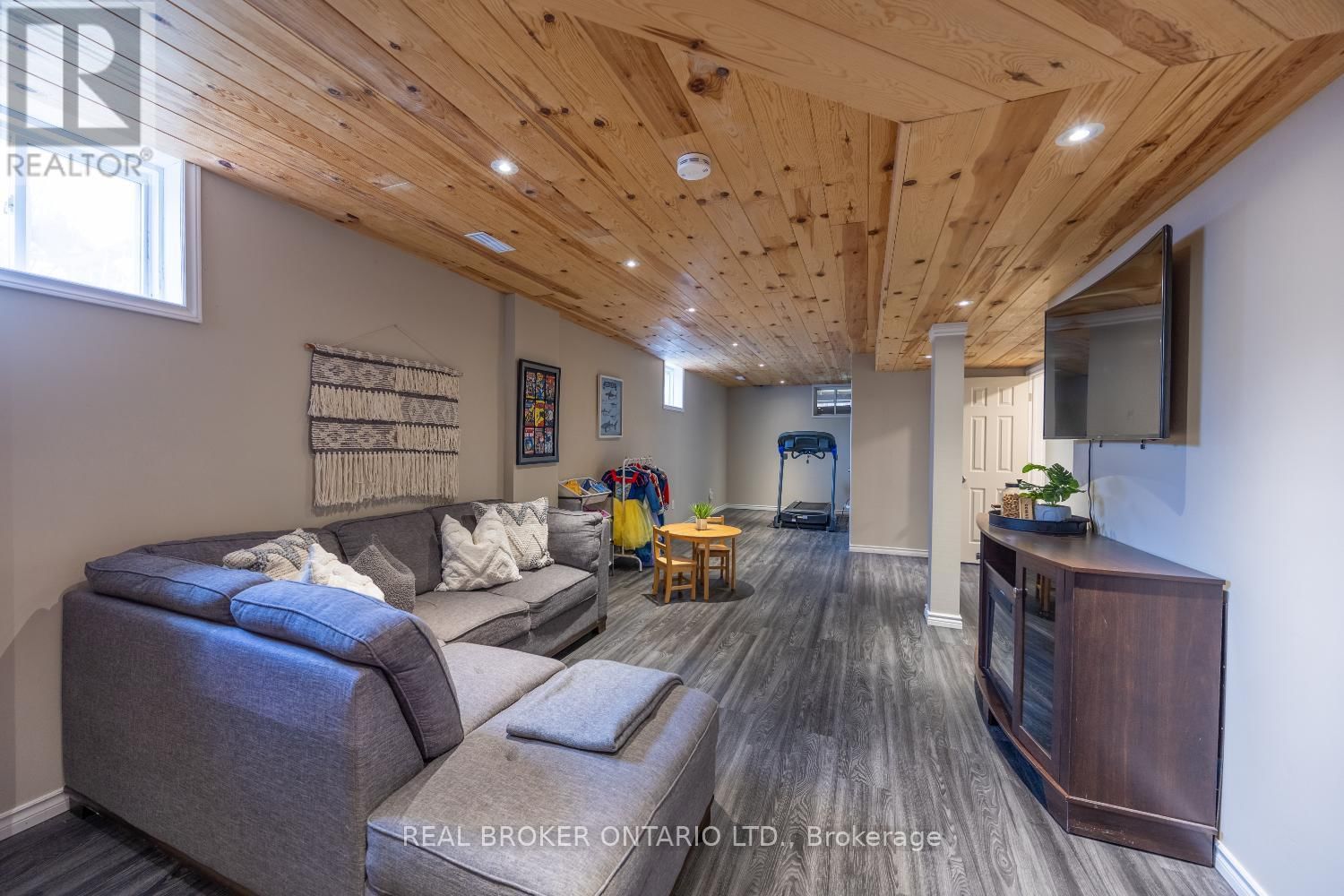 125 HUTTON PLACE Image 34