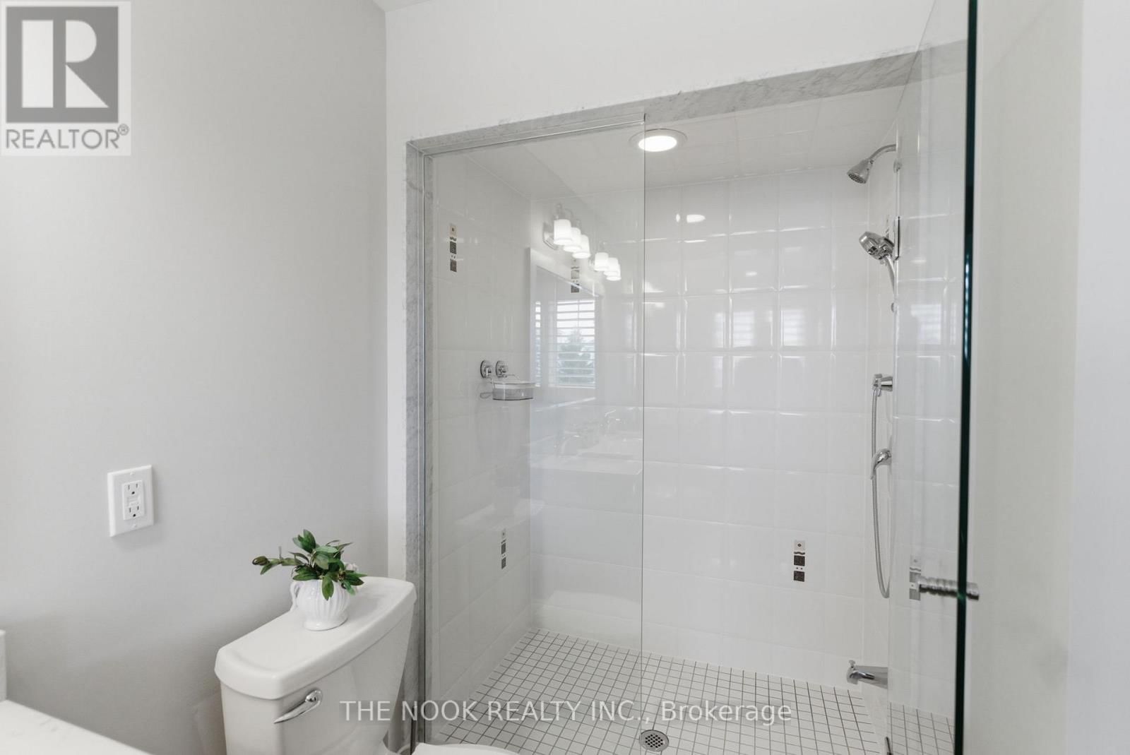 320 LAKEBREEZE DRIVE NORTH Image 25