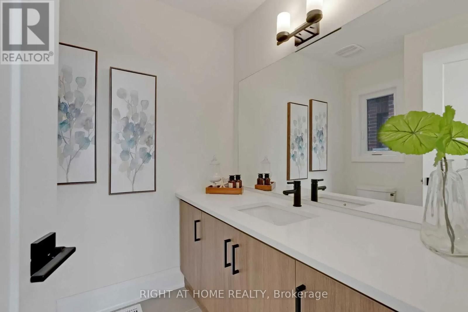 135 COURVIER CRESCENT Image 27