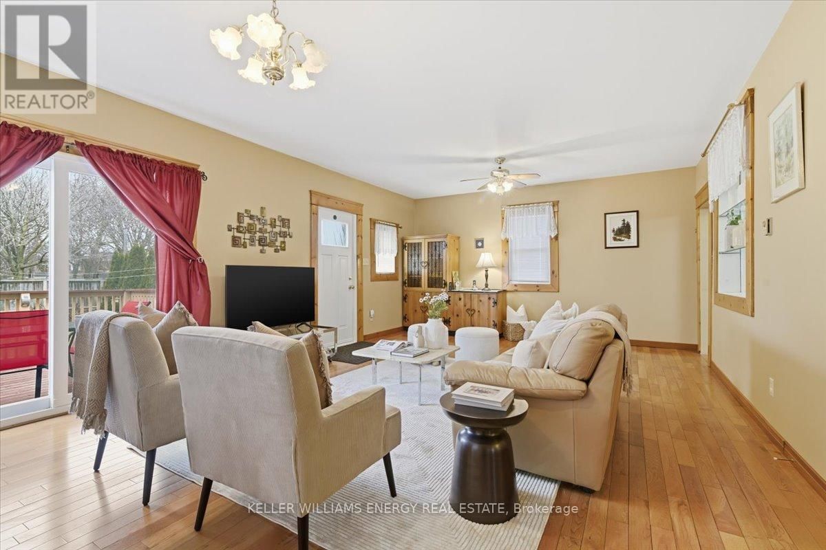 482 SIMCOE STREET NORTH Image 8