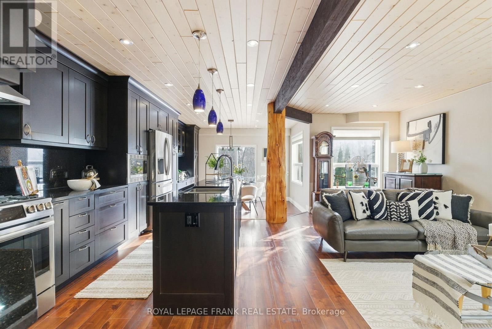 9 ROYAL PINES COURT Image 12