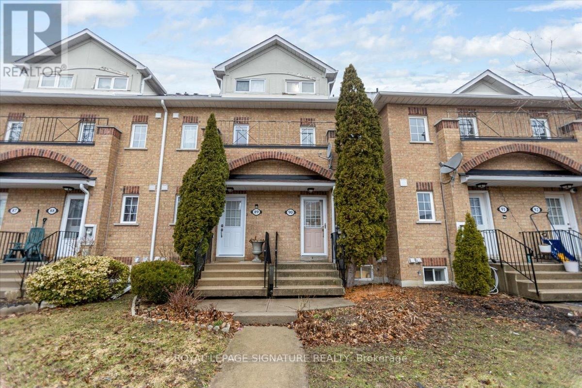 90 - 2 HEDGE END ROAD Image 1