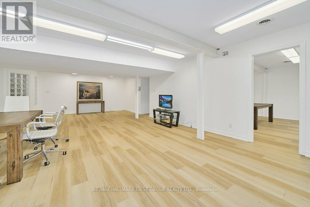 3020 BROCK STREET NORTH Image 19