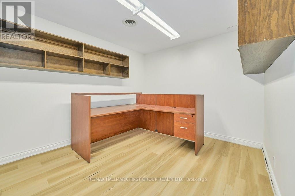 3020 BROCK STREET NORTH Image 23