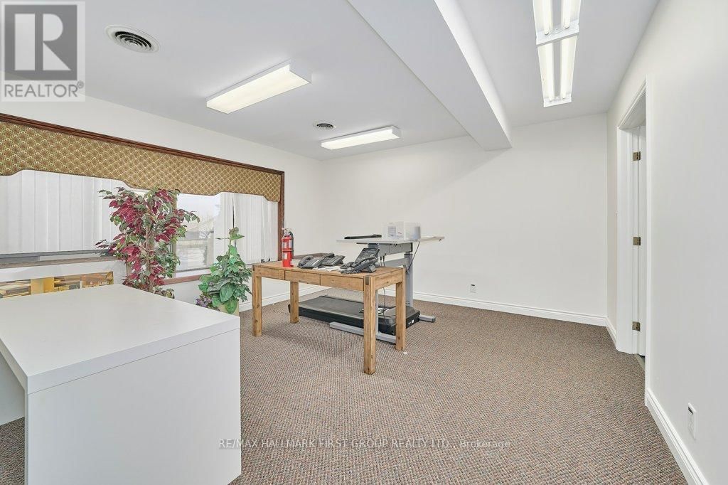 3020 BROCK STREET NORTH Image 26