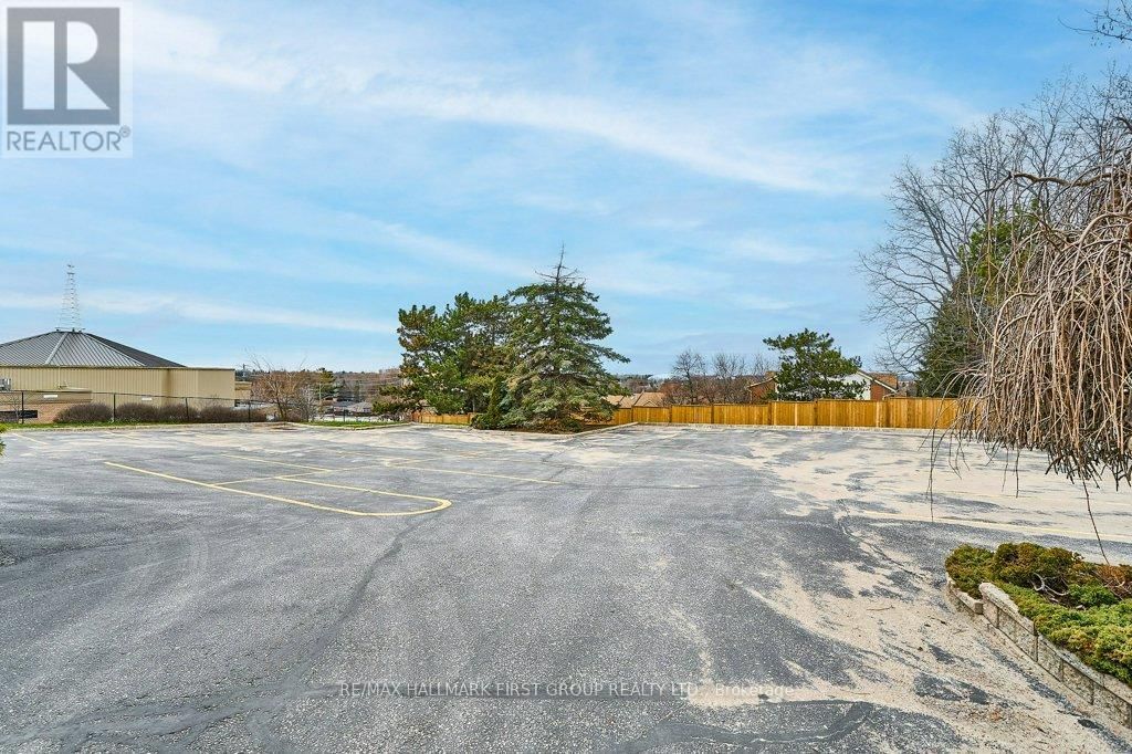 3020 BROCK STREET NORTH Image 5