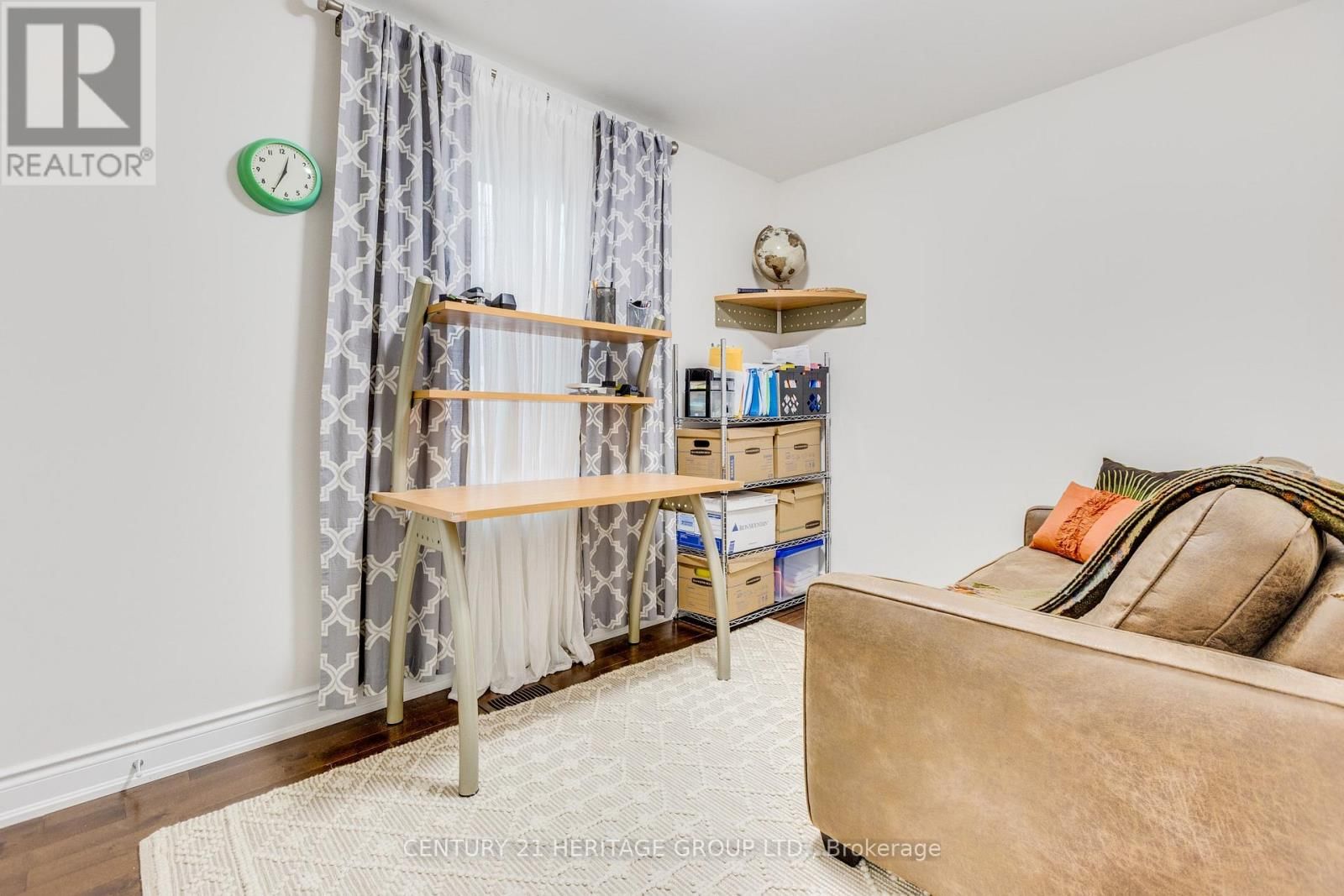 3 DENTON AVENUE Image 33