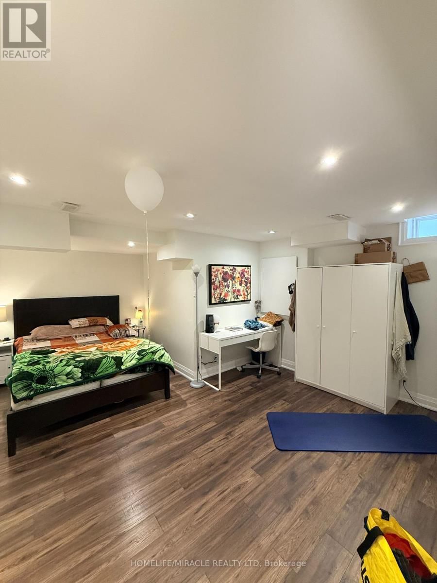 300 SYMINGTON COURT Image 37