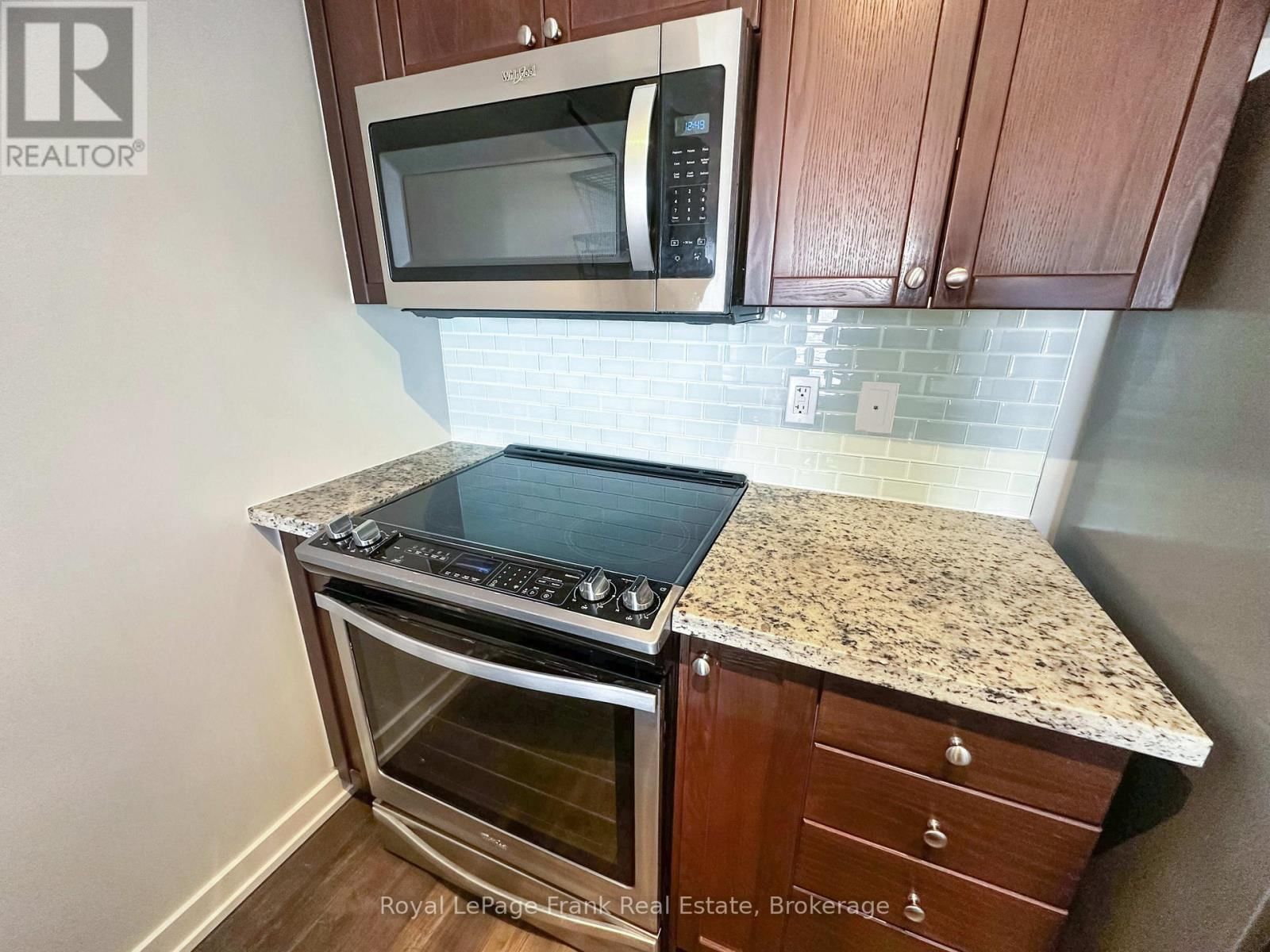 501 - 8 TRENT AVENUE Image 6