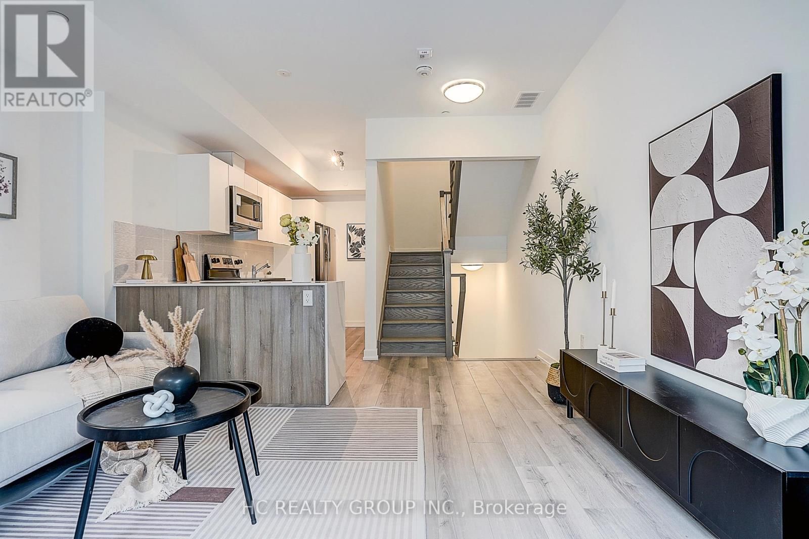 27 - 3079 PHARMACY AVENUE Image 1