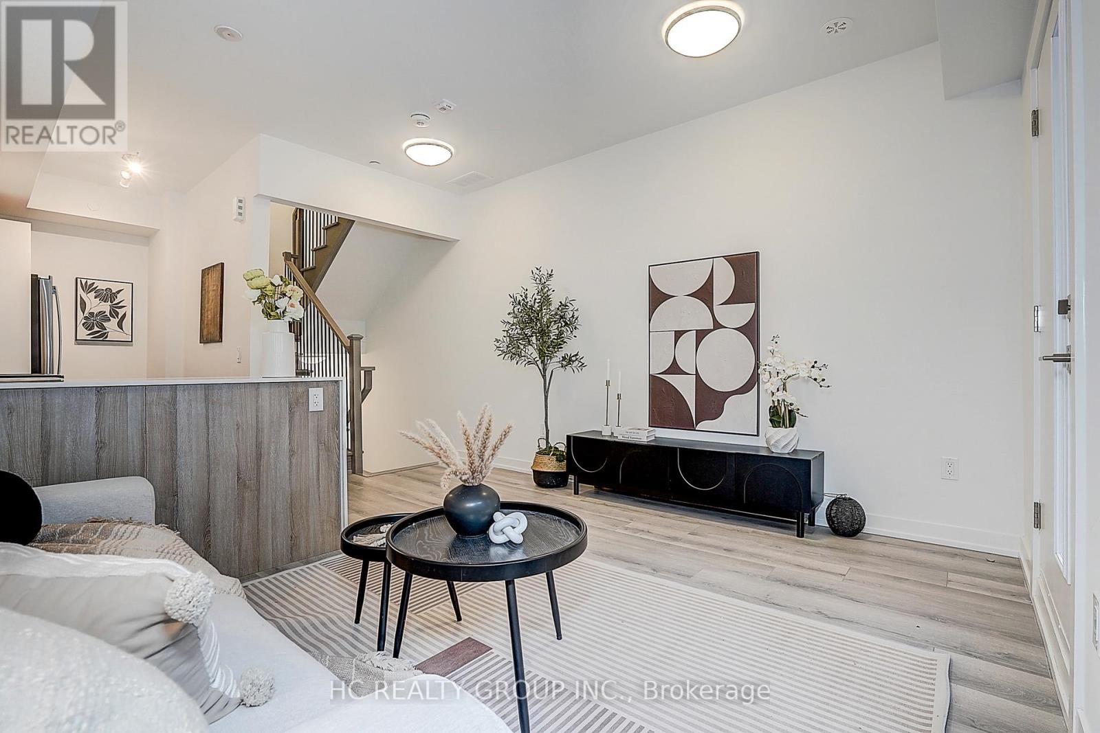 27 - 3079 PHARMACY AVENUE Image 12