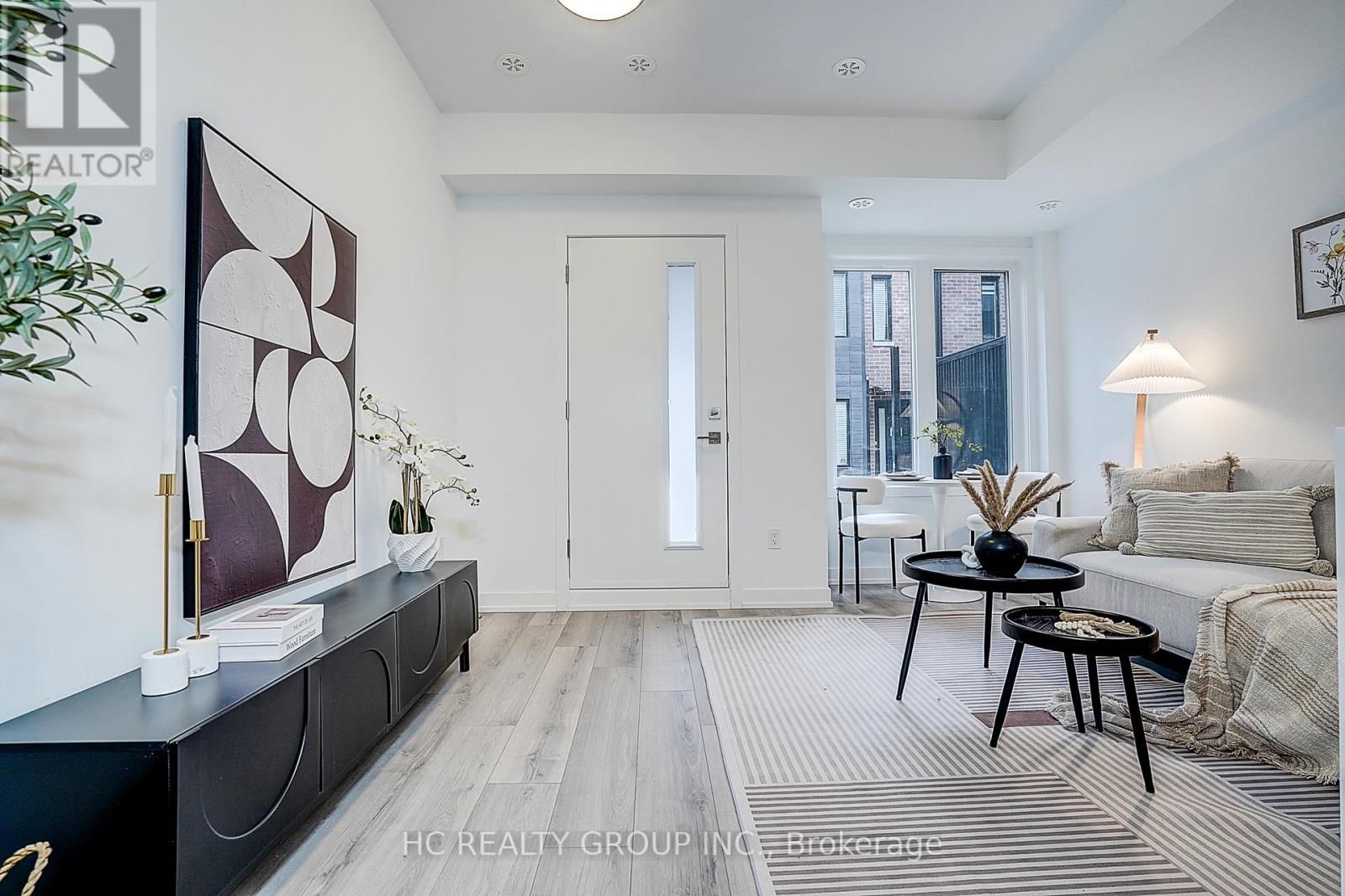 27 - 3079 PHARMACY AVENUE Image 16