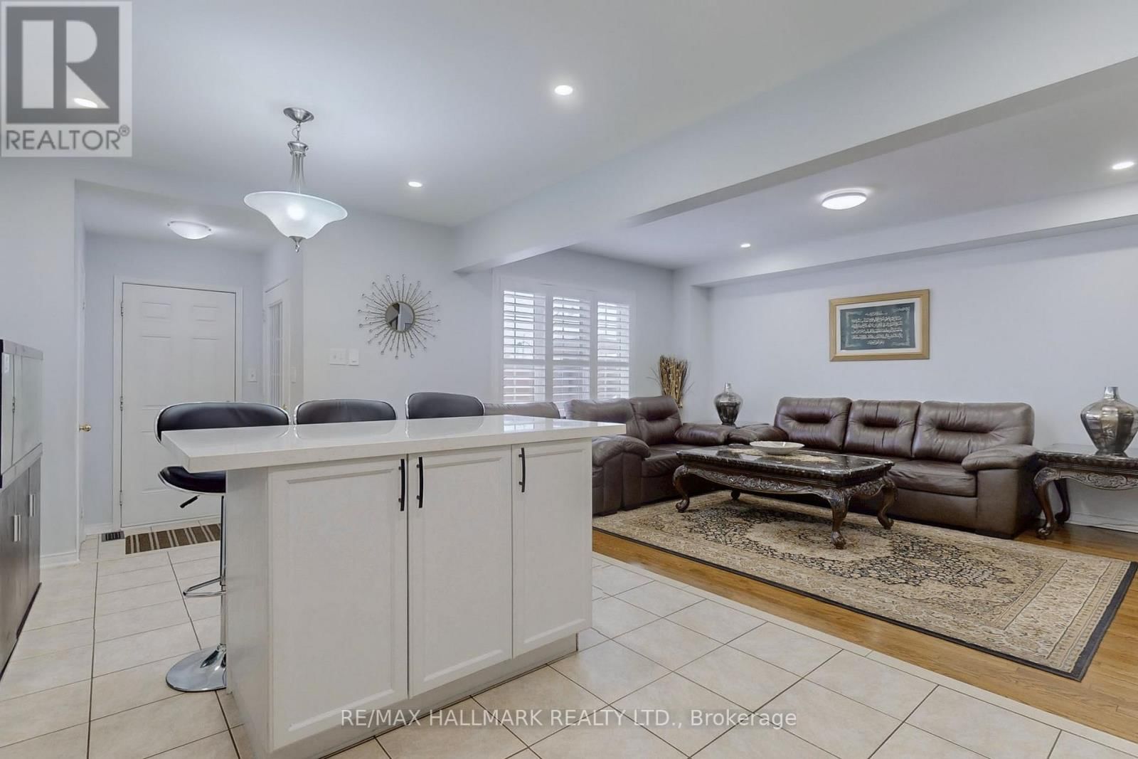 6 BLYTHEWAY GATE Image 18