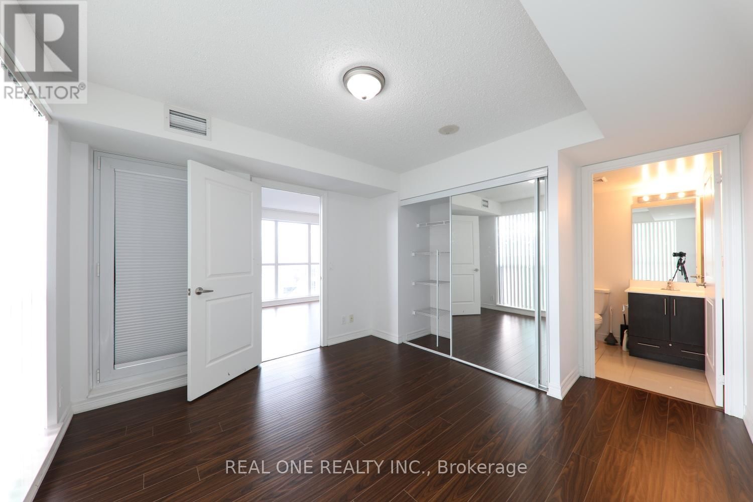 1502 - 50 TOWN CENTRE COURT Image 8