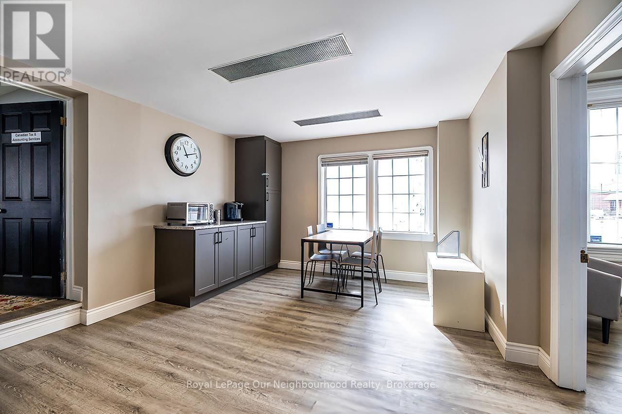 71 ALBERT STREET Image 17