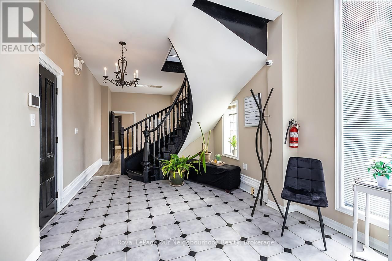 71 ALBERT STREET Image 9