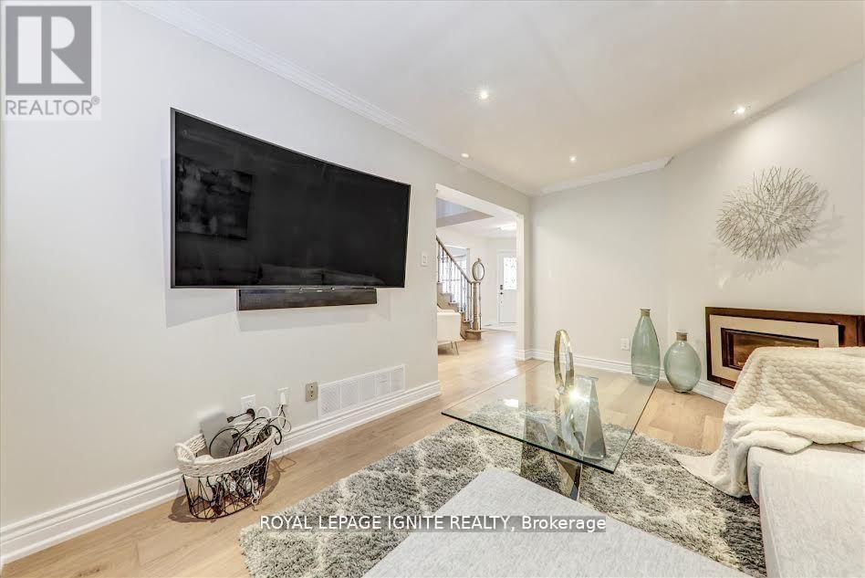 26 HALFMOON SQUARE Image 10