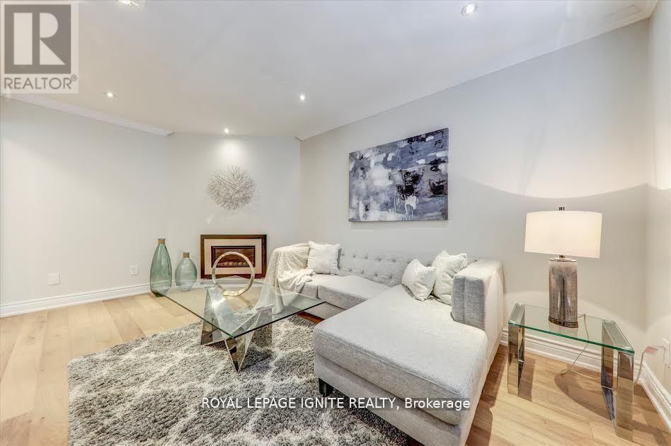 26 HALFMOON SQUARE Image 9