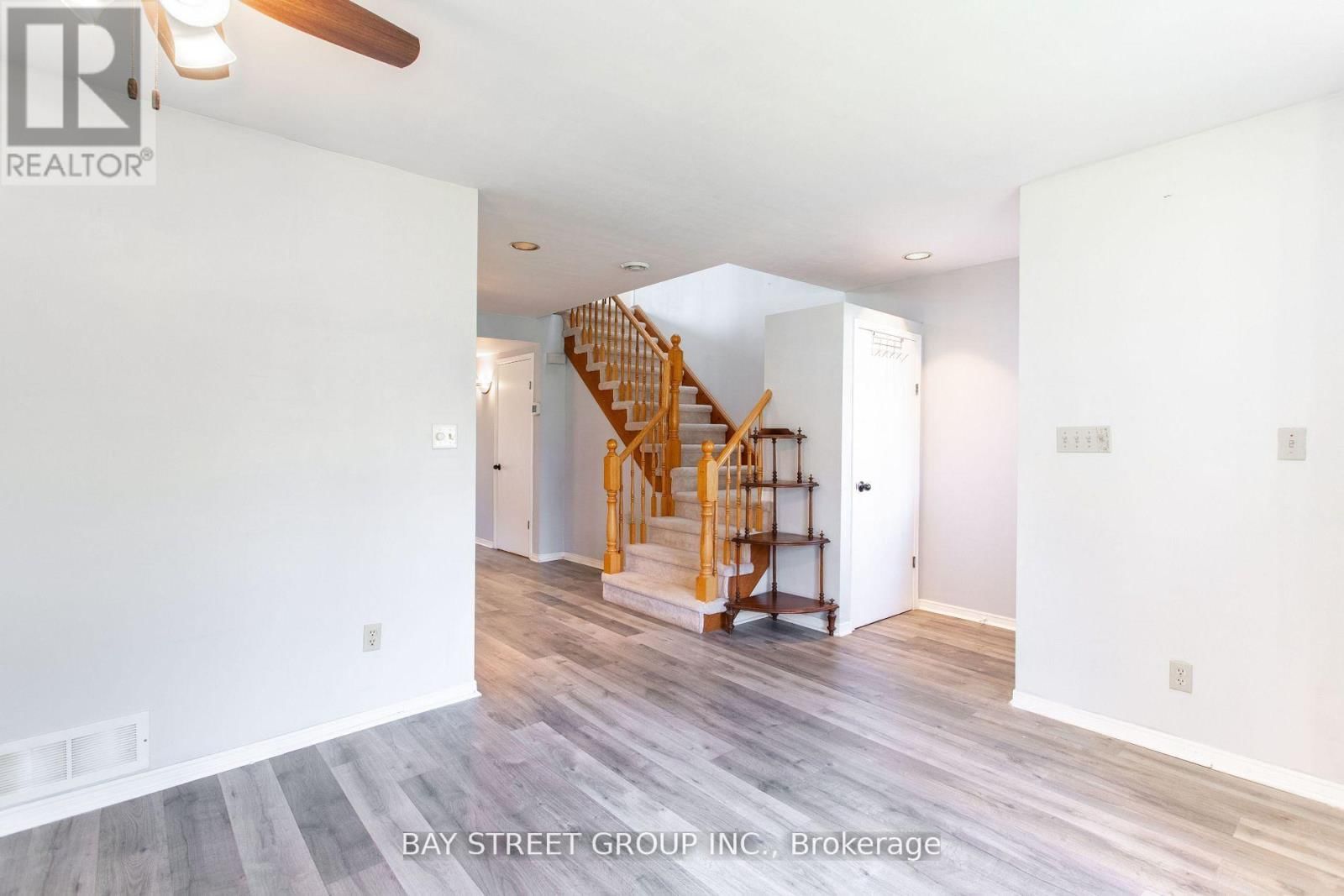 568 VIEW LAKE ROAD Image 10