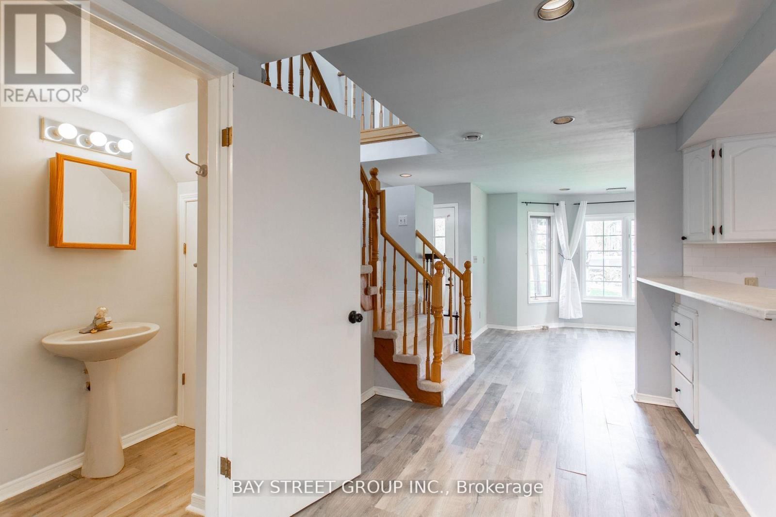 568 VIEW LAKE ROAD Image 12