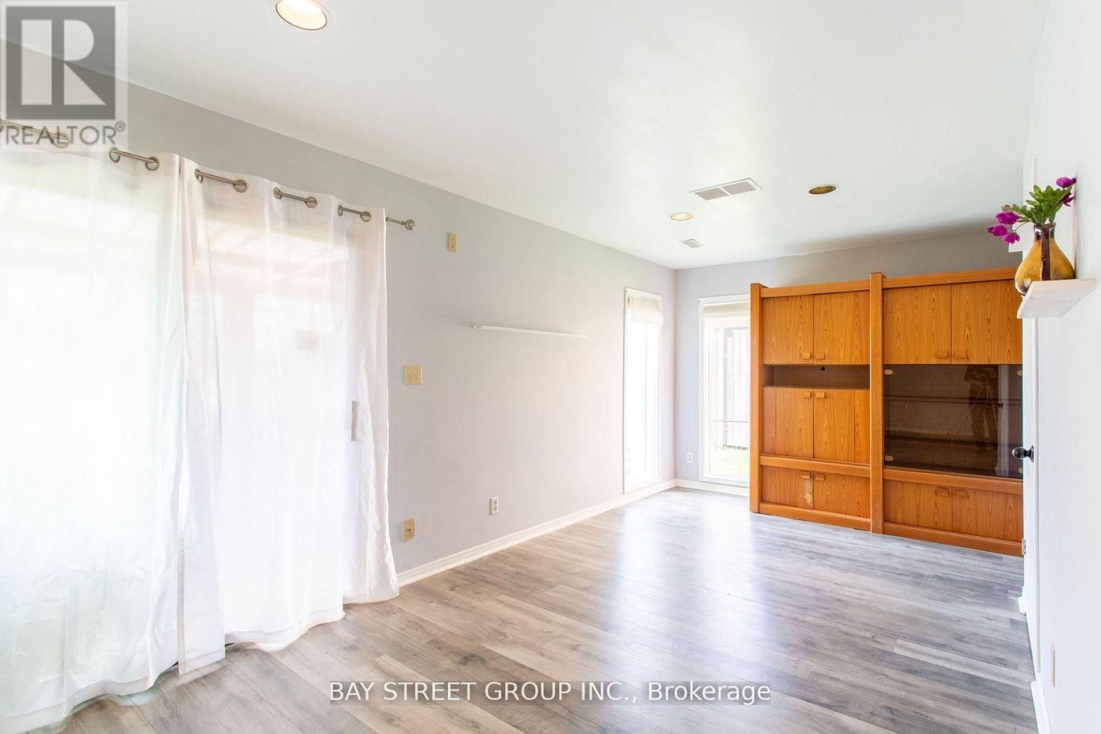 568 VIEW LAKE ROAD Image 17