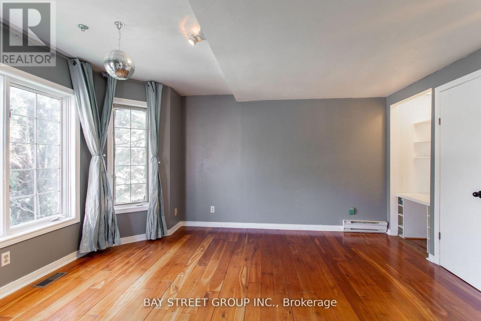 568 VIEW LAKE ROAD Image 32