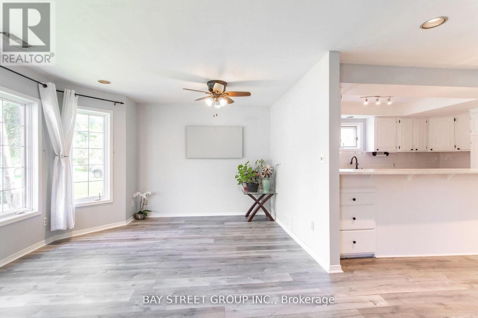 568 VIEW LAKE ROAD Image 9